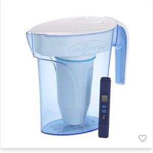 ZeroWater 7 cup Pitcher with ready pour+ free water Quality meter
